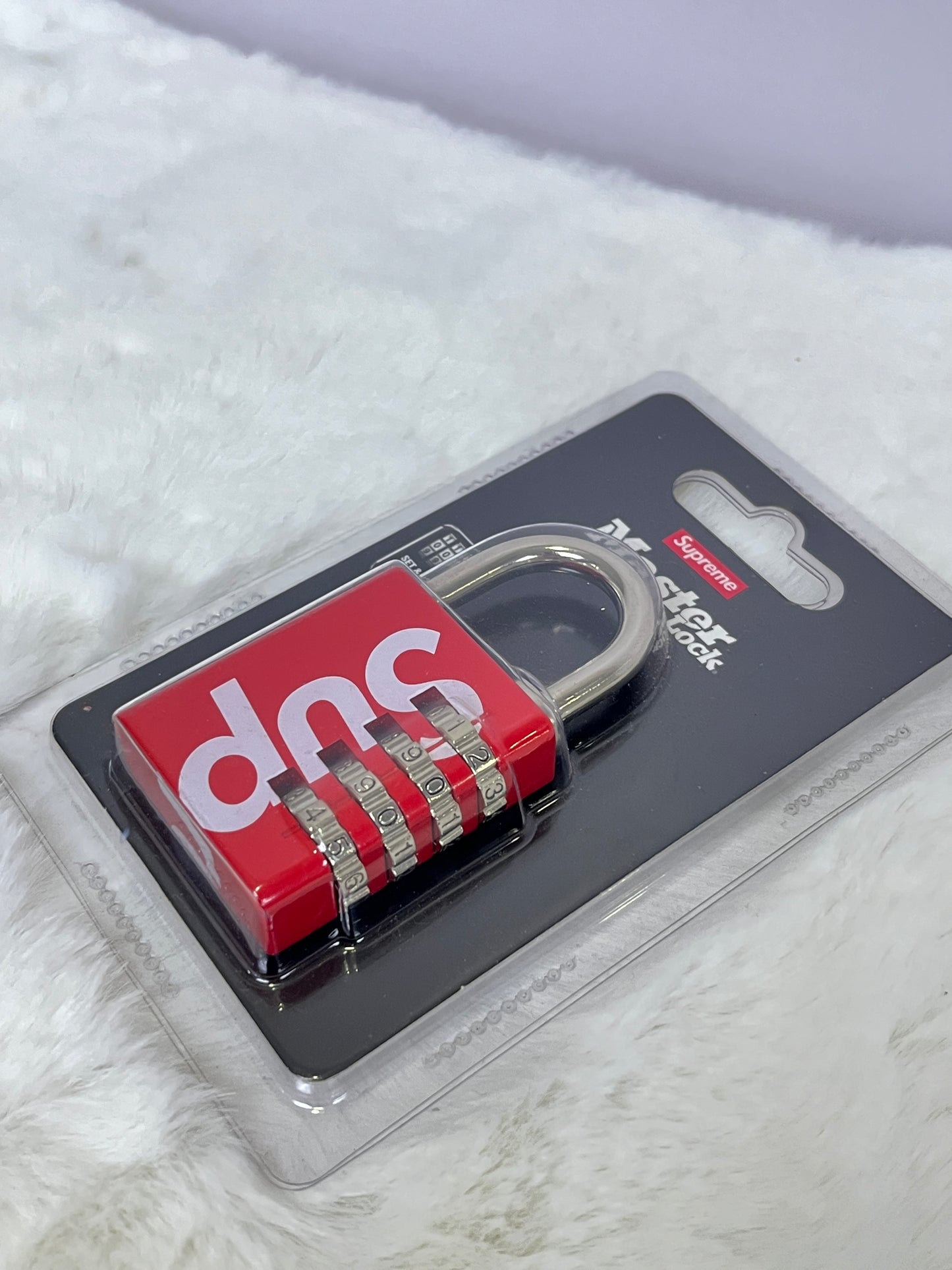 Supreme Masterlock Numeric Lock Red