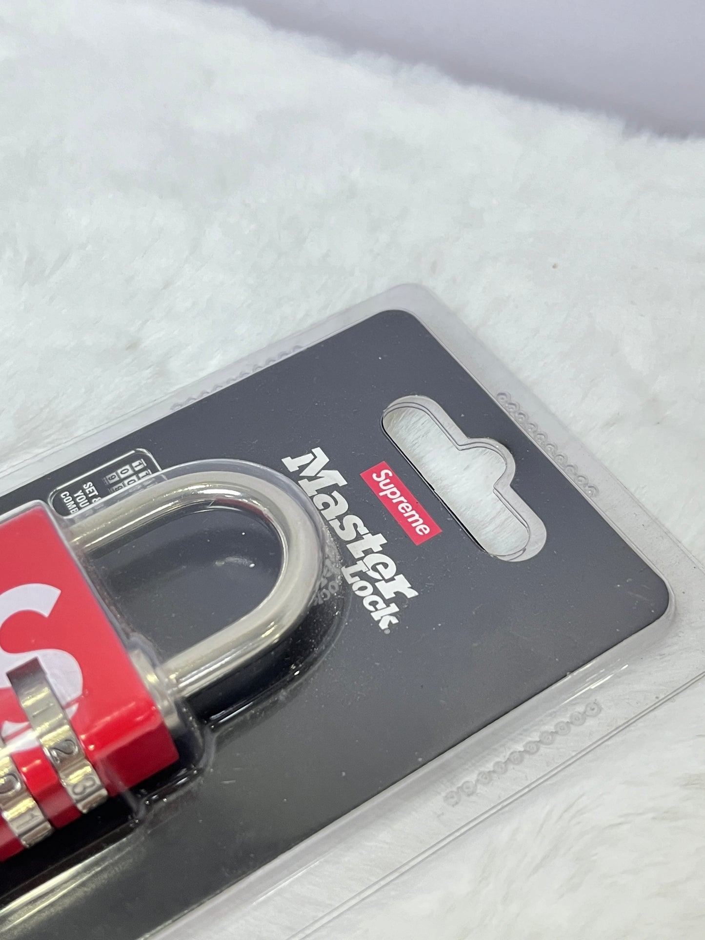 Supreme Masterlock Numeric Lock Red