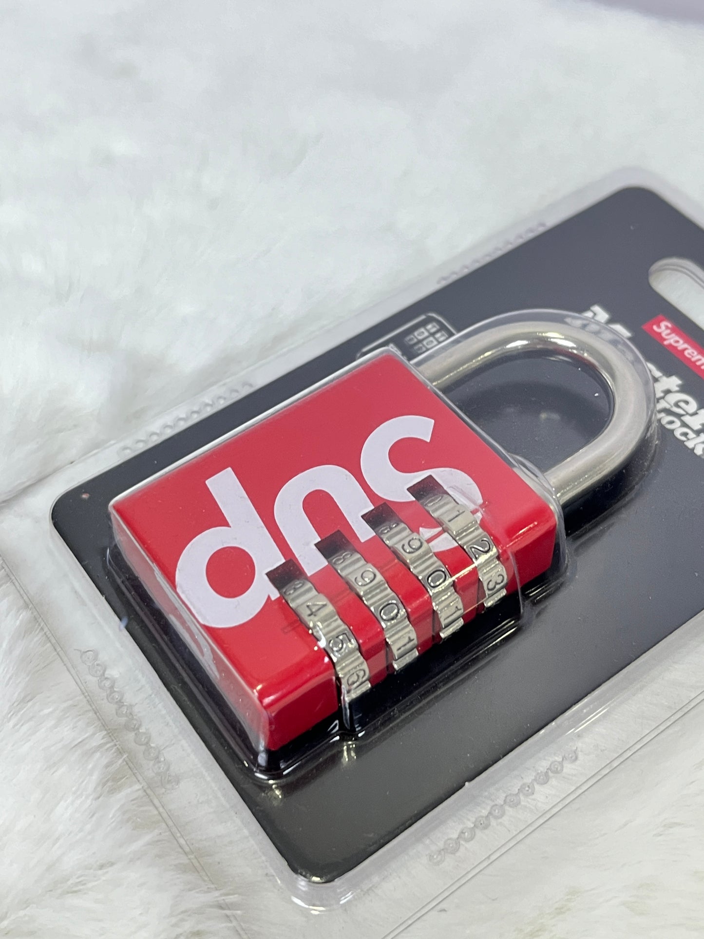 Supreme Masterlock Numeric Lock Red