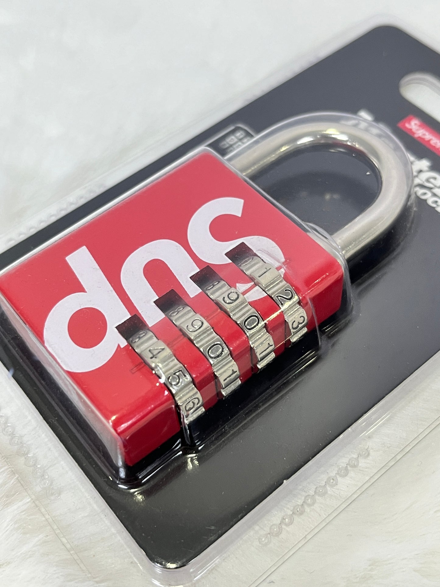 Supreme Masterlock Numeric Lock Red