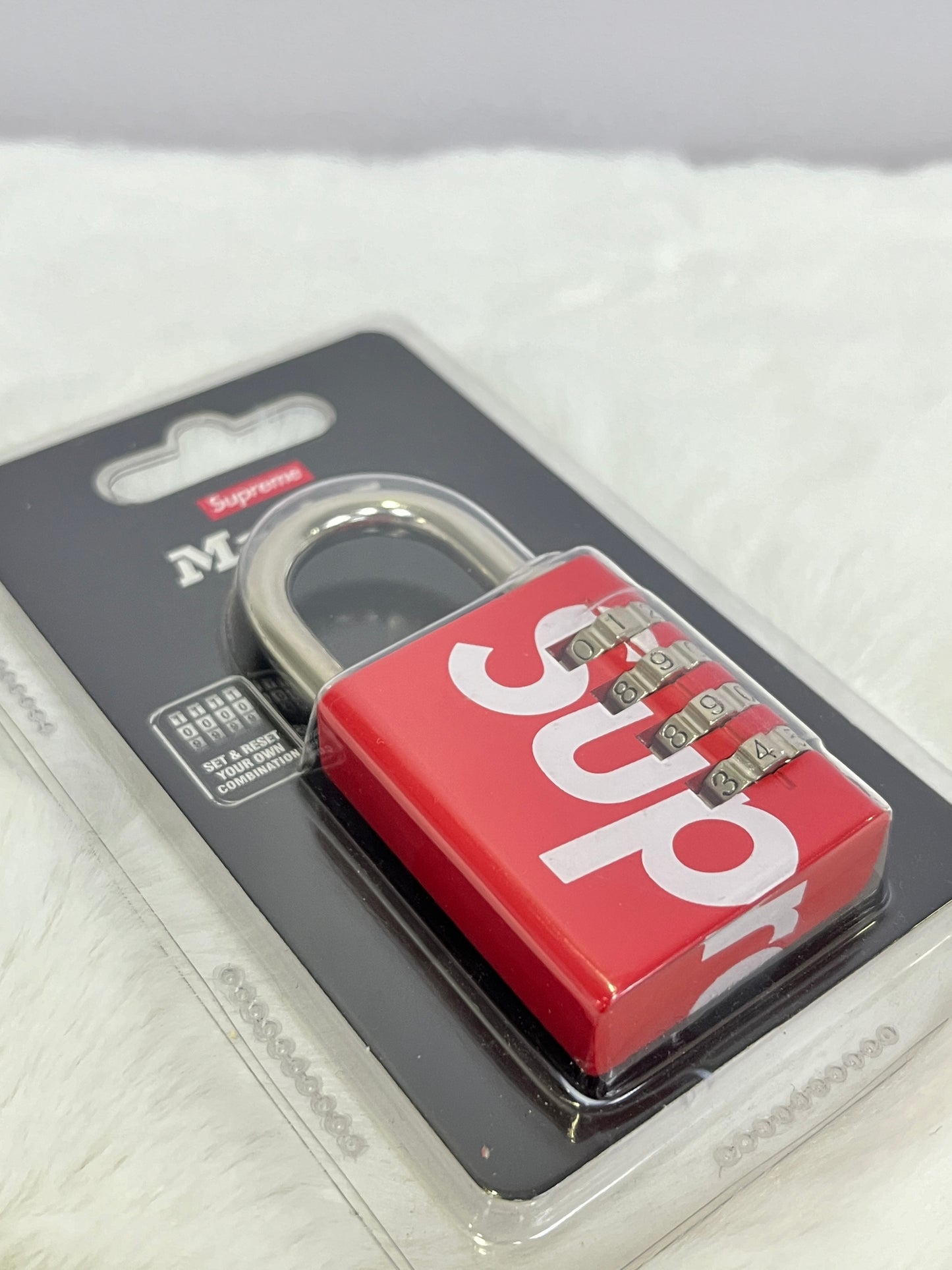 Supreme Masterlock Numeric Lock Red