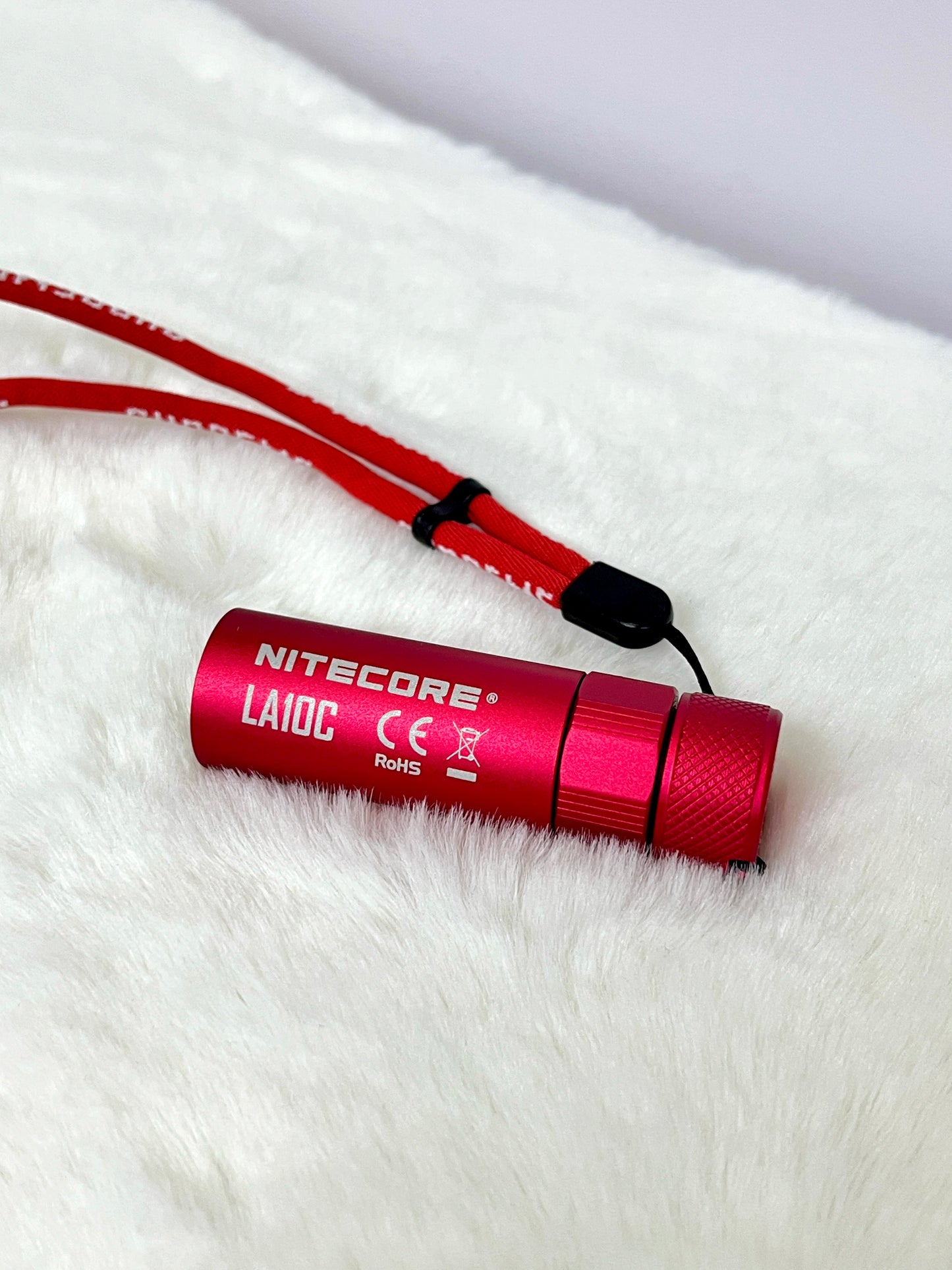 Supreme NITECORE Mini Magnetic Flashlight Red