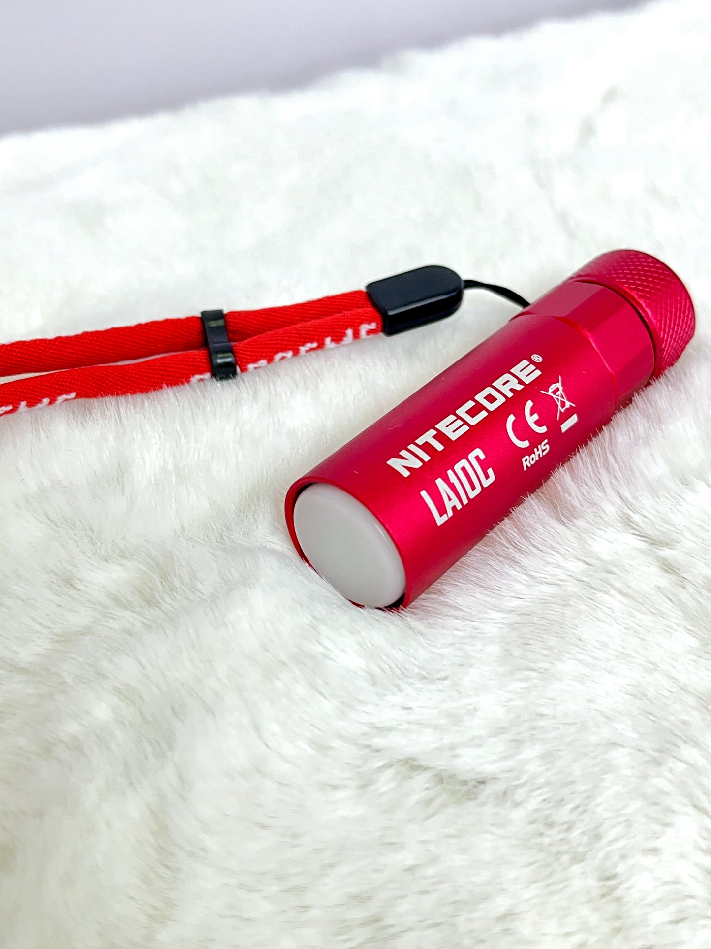 Supreme NITECORE Mini Magnetic Flashlight Red