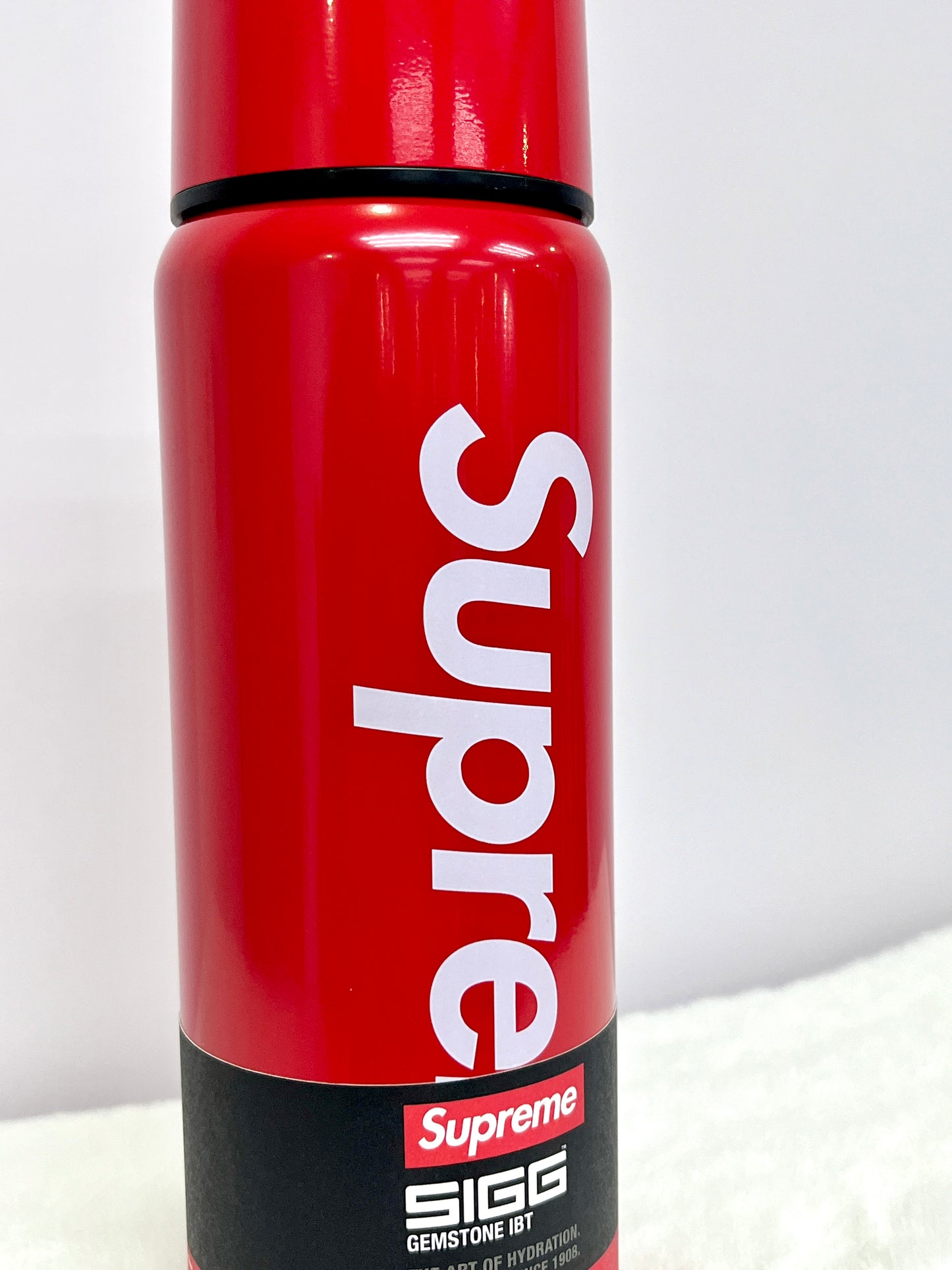 Supreme SIGG Vacuum Insulated 0.75L Bottle Red